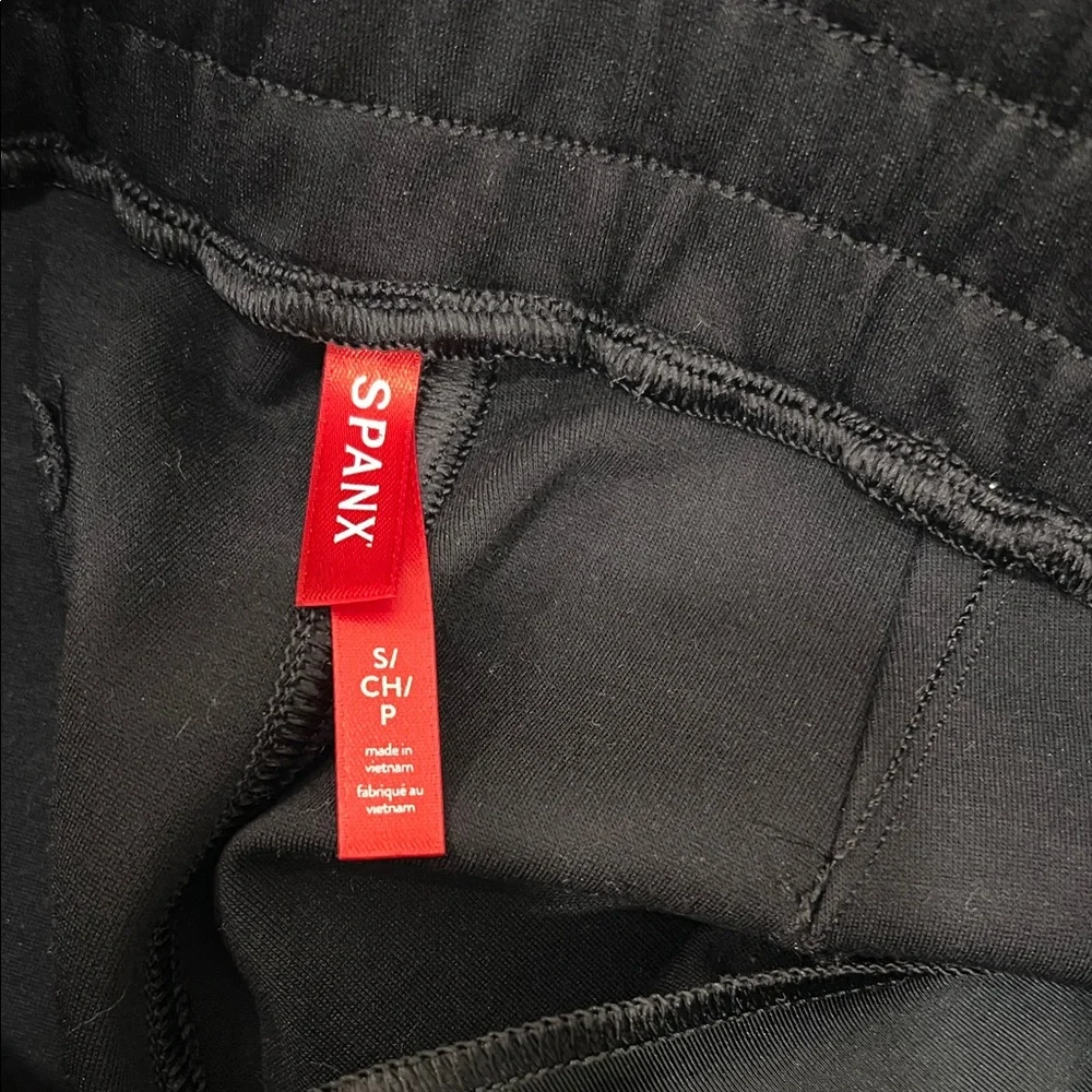 Womens Classic Black Jogger Pants - Picture 4 of 4